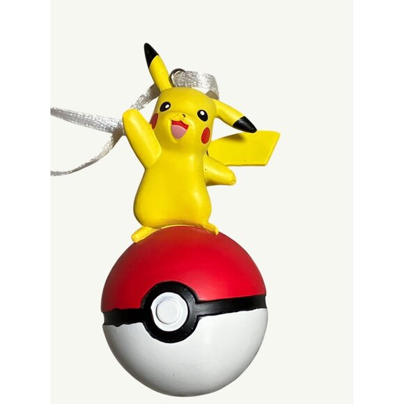 Hallmark Pokémon Pikachu on Poké Ball Hallmark Ornament - Picture 1 of 10